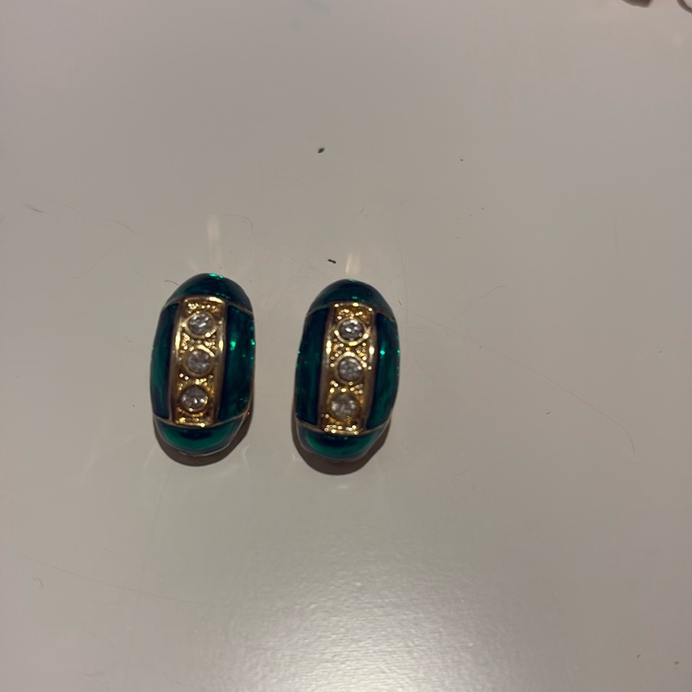 Vintage clip on green golden fake crystal. Good condition earrings